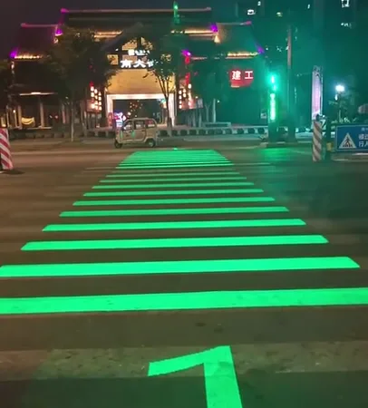 Bir Kullanıcı Çin'de Geri Sayım Yapan ve Kırmızıda Yayaları Uyaran Akıllı Yaya Geçidini Paylaştı