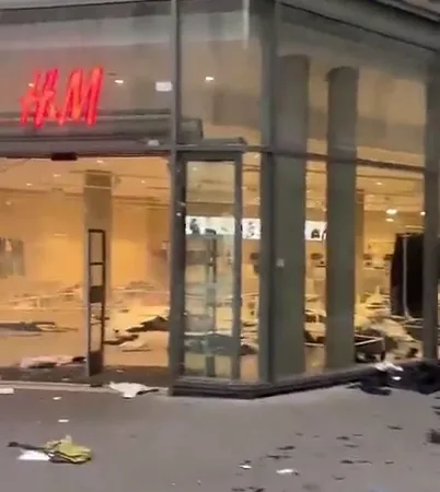 Fransa'daki Eylemlerde Öfke Paris'ten Marsilya'ya Lüks Mağazalara Yöneldi