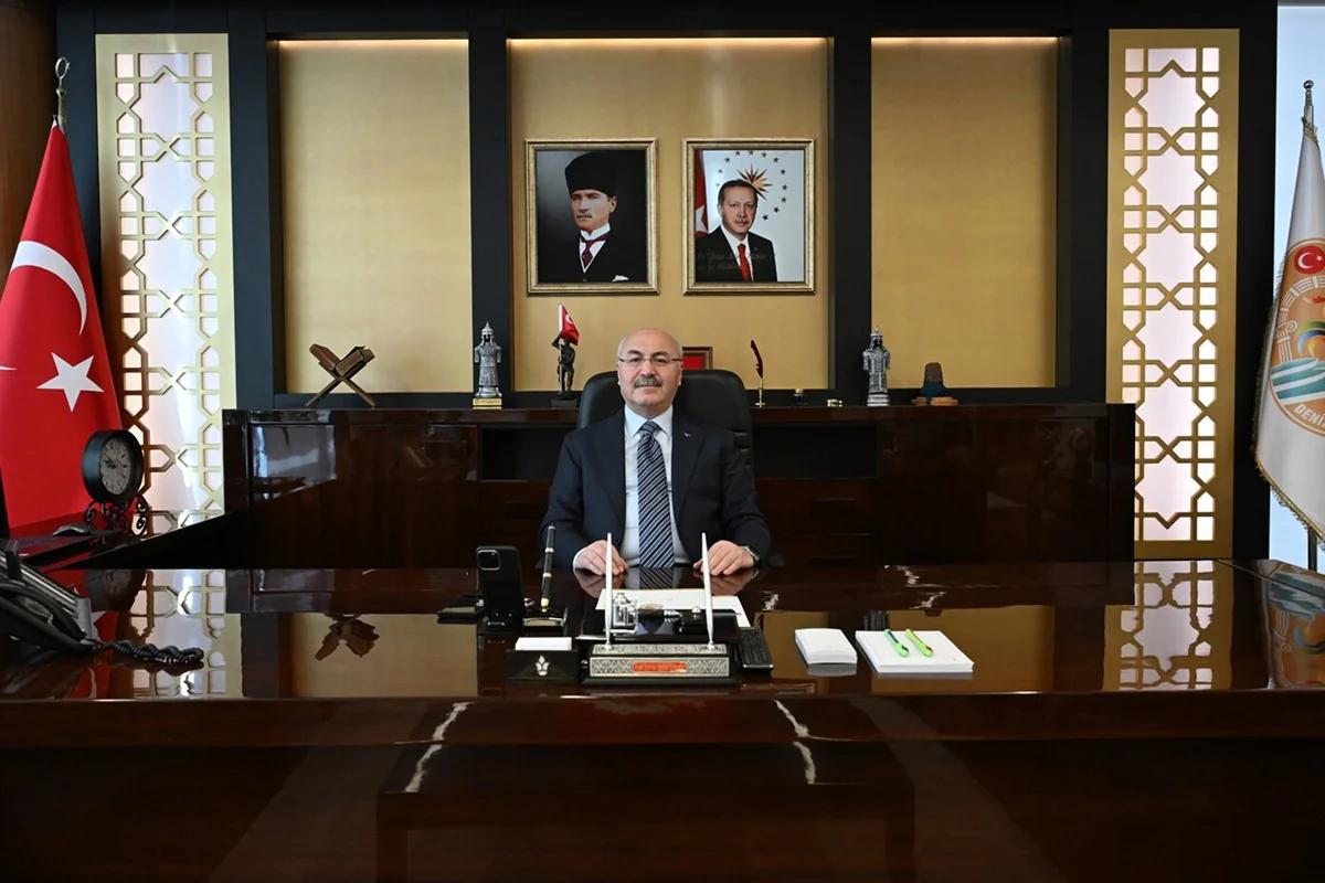Denizli Valisi Köşger, 29 Ekim mesajında Cumhuriyet'i en güçlü teminat olarak gördü