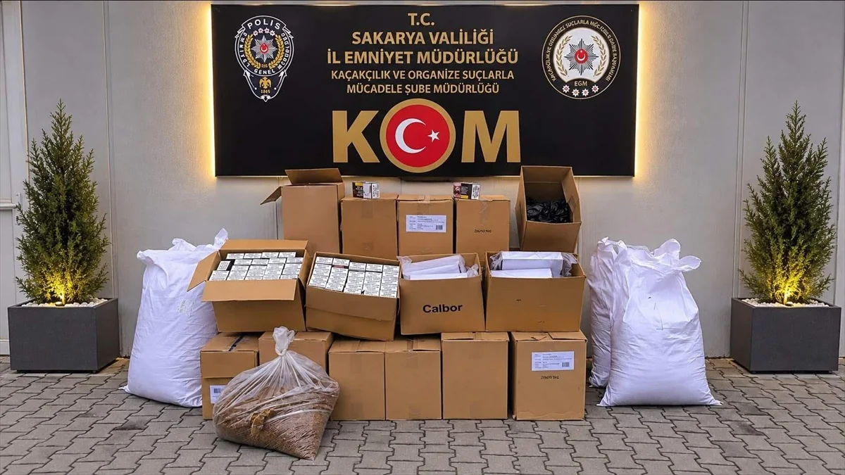 Sakarya'nın Adapazarı ilçesinde operasyonda 203 bin 500 kaçak makaron ele geçirildi