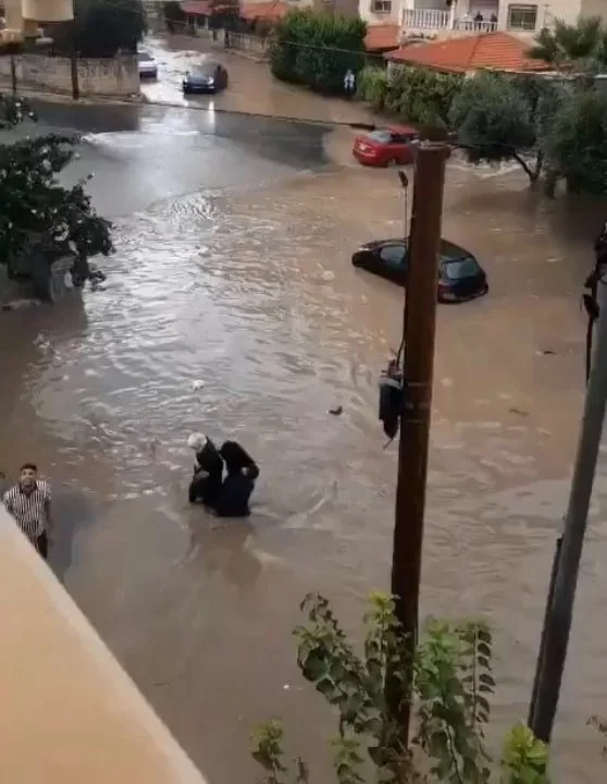 Ürdünü sel vurdu! Sulara kapılan 2 çocuk hayatını kaybetti