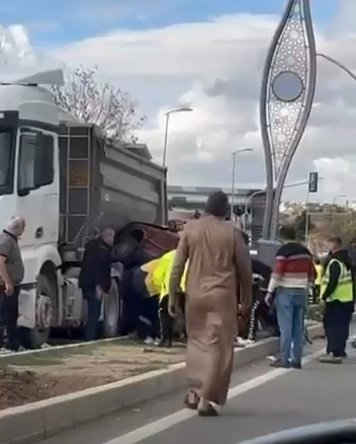 Polatlı'da kamyon ile otomobil çarpıştı, kazada yaralanan 3 kişi hastaneye kaldırıldı