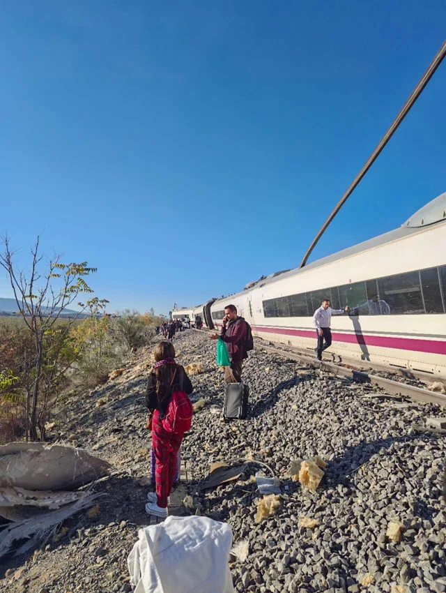 İspanya'da 3 günlük ulusal yas ilan edildi — 4. fotoğraf