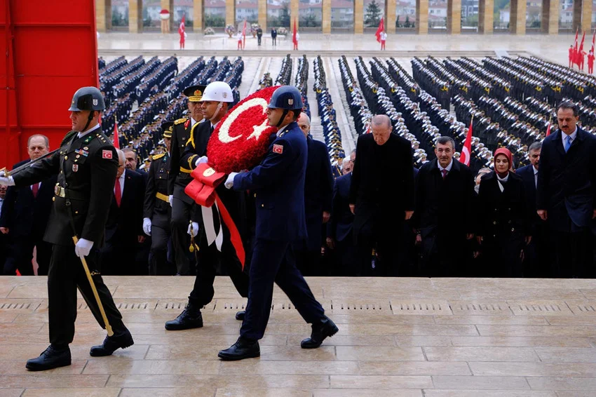 Devletin zirvesi Ata'nın huzurunda: İki lider kol kola yürüdü — 2. fotoğraf
