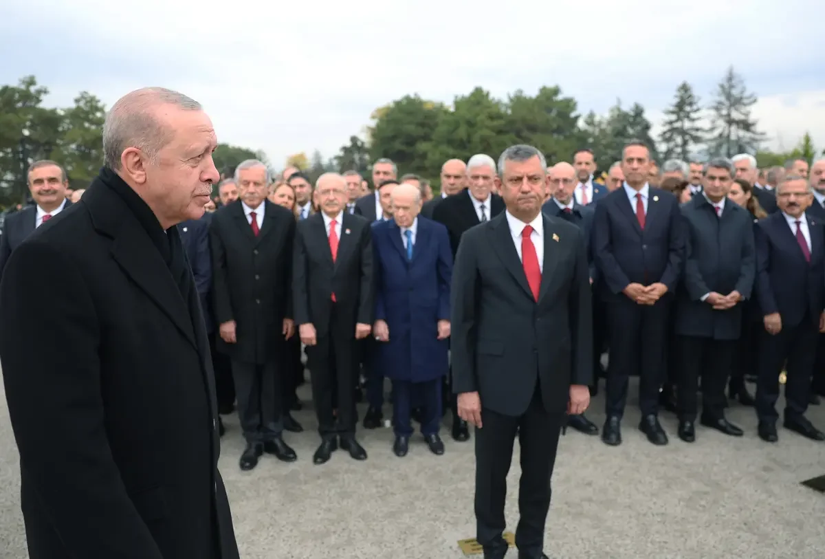 Anıtkabir’de iki lider kol kola: Bahçeli ve Dervişoğlu nun samimi görüntüsü dikkat çekti 2