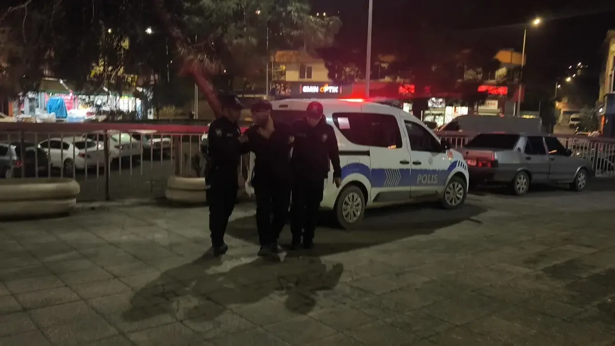 Kahramanmaraş ta hareketli dakikalar! Para vermedi diye annesini rehin aldı... Ardından intihara kalkıştı 4