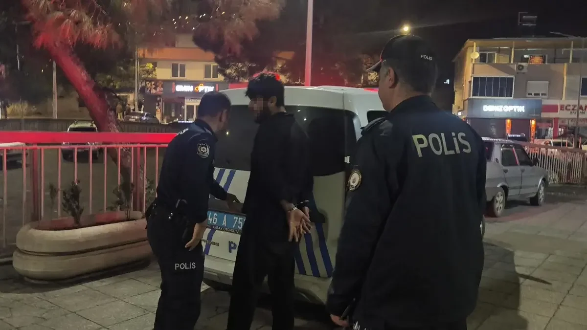 Kahramanmaraş ta hareketli dakikalar! Para vermedi diye annesini rehin aldı... Ardından intihara kalkıştı 6