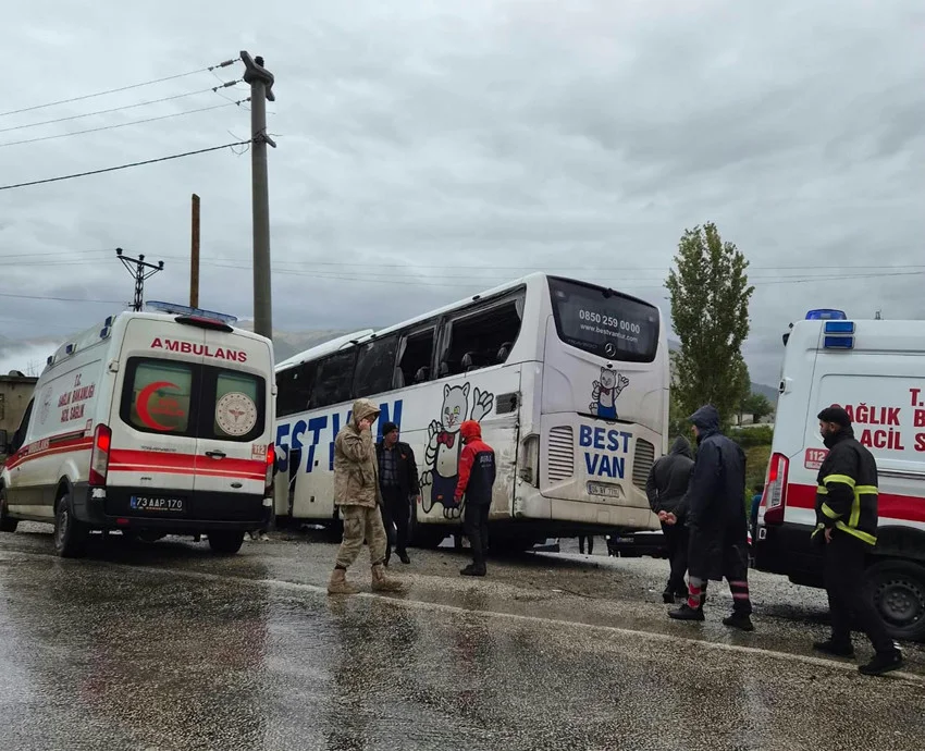 Feci kazanın ardından güvenlik güçleri olay yerinde incelemelerde bulunurken, kazanın çıkış nedeni ve sorumlularına ilişkin başlatılan geniş çaplı soruşturma devam ediyor.