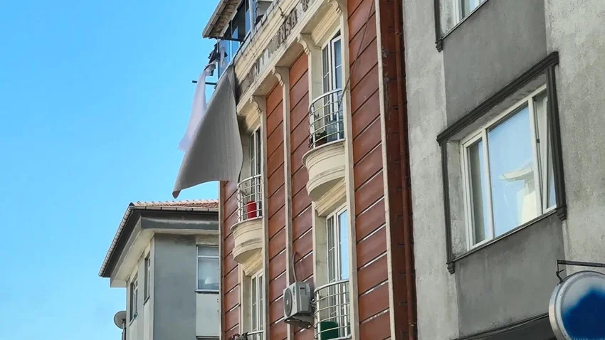 İstanbul'da şüpheli ölüm! Balkondaki kediler korkunç gerçeği ortaya çıkardı — 9. fotoğraf