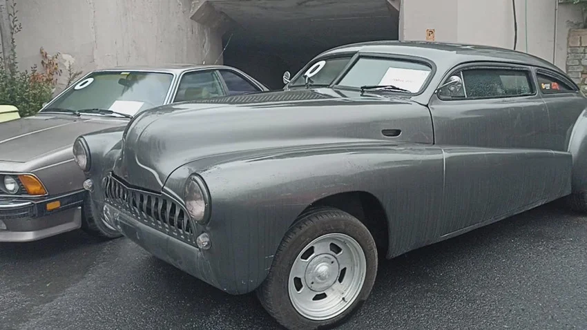 Klasik otomobillerle 500 milyonluk vurgun! Emniyet'in bahçesi galeriye döndü — 2. fotoğraf