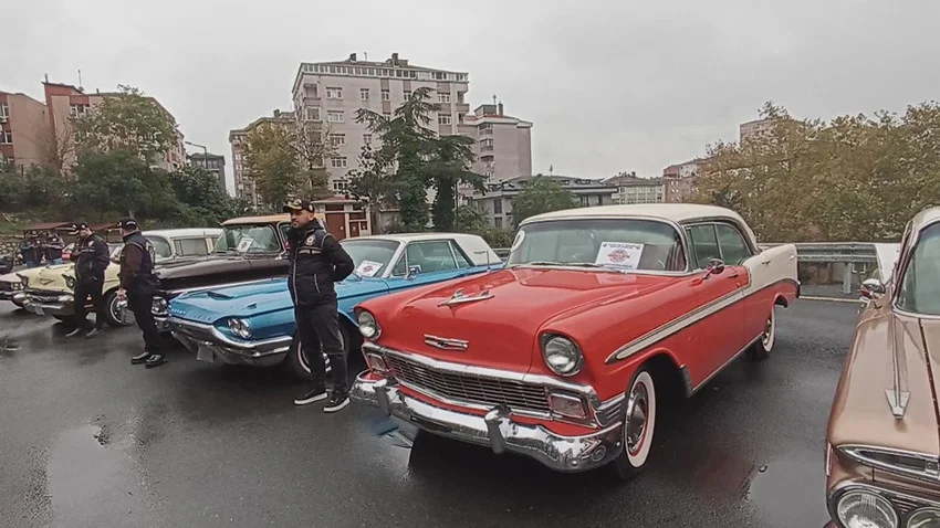 Klasik otomobillerle 500 milyonluk vurgun! Emniyet'in bahçesi galeriye döndü — 4. fotoğraf