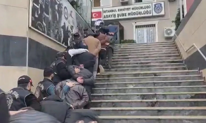 Klasik otomobillerle 500 milyonluk vurgun! Emniyet'in bahçesi galeriye döndü — 7. fotoğraf
