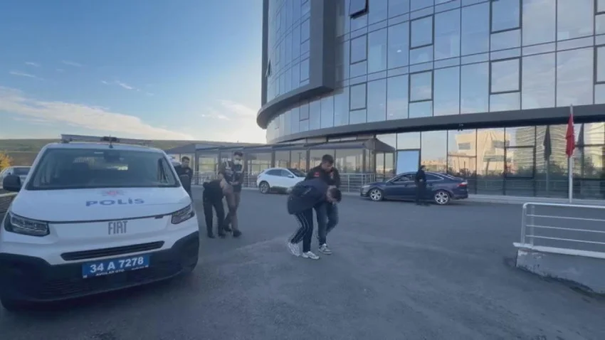 Bir park yeri uğruna dehşete düşüren kavga: Ciple 3 kişiye çarptılar! — 3. fotoğraf