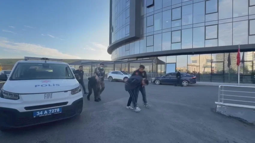Bir park yeri uğruna dehşete düşüren kavga: Ciple 3 kişiye çarptılar! — 4. fotoğraf