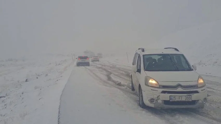 Kara kış erken geldi! Çok sayıda araç yolda kaldı — 2. fotoğraf