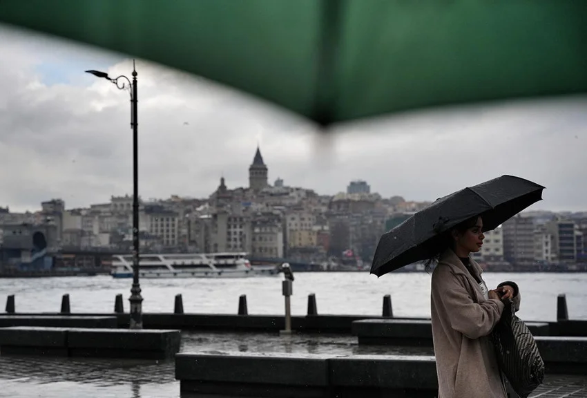 Mevsim normallerinin altında seyreden hava sıcaklıklarının ise bugün itibarıyla artışa geçerek hafta ortasına kadar 18-20 derece aralığına yükseleceği tahmin ediliyor.